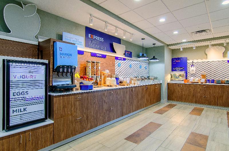 Holiday Inn Express & Suites - Atchison By Ihg Exterior foto